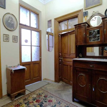 "Eva Stories" Movie Apartment On Rynok Square Львов Экстерьер фото
