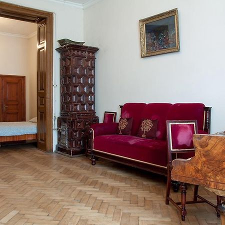 "Eva Stories" Movie Apartment On Rynok Square Львов Экстерьер фото