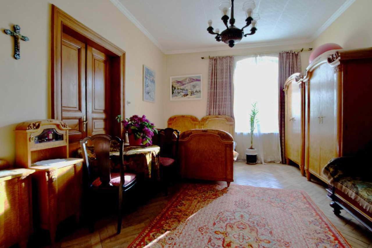 "Eva Stories" Movie Apartment On Rynok Square Львов Экстерьер фото