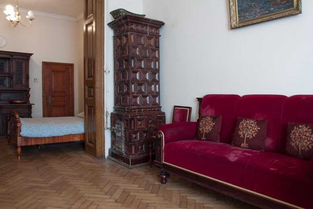 "Eva Stories" Movie Apartment On Rynok Square Львов Экстерьер фото