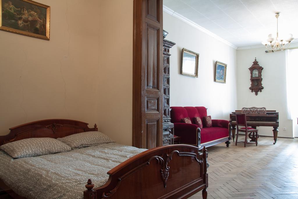 "Eva Stories" Movie Apartment On Rynok Square Львов Экстерьер фото
