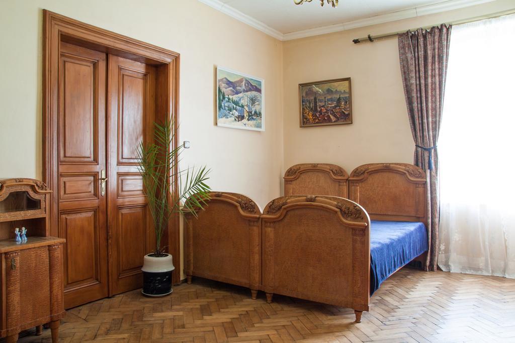"Eva Stories" Movie Apartment On Rynok Square Львов Экстерьер фото
