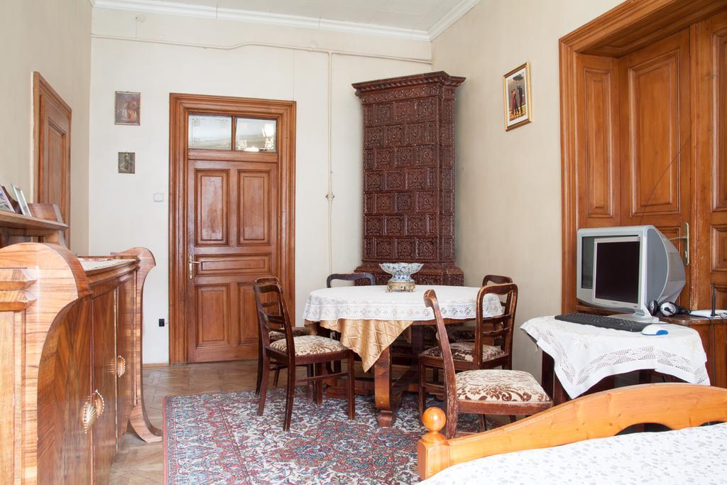 "Eva Stories" Movie Apartment On Rynok Square Львов Экстерьер фото