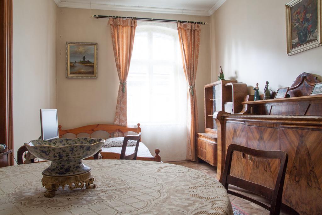 "Eva Stories" Movie Apartment On Rynok Square Львов Экстерьер фото