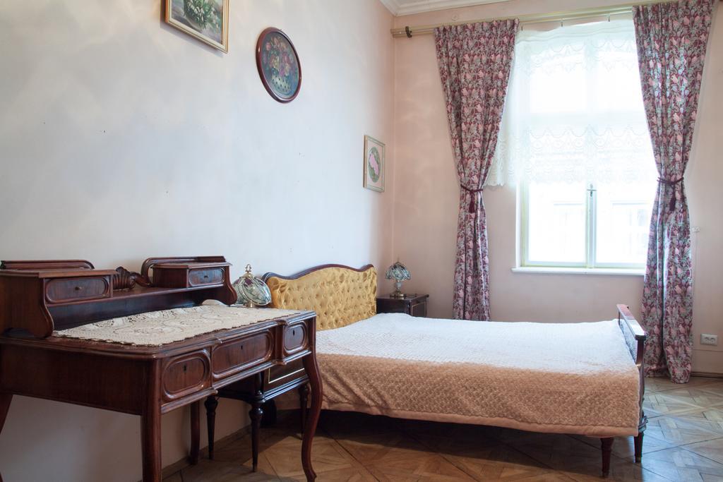 "Eva Stories" Movie Apartment On Rynok Square Львов Экстерьер фото