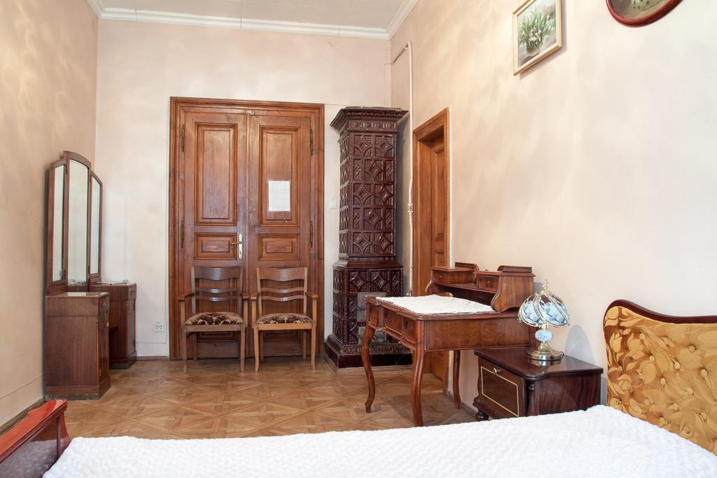 "Eva Stories" Movie Apartment On Rynok Square Львов Экстерьер фото
