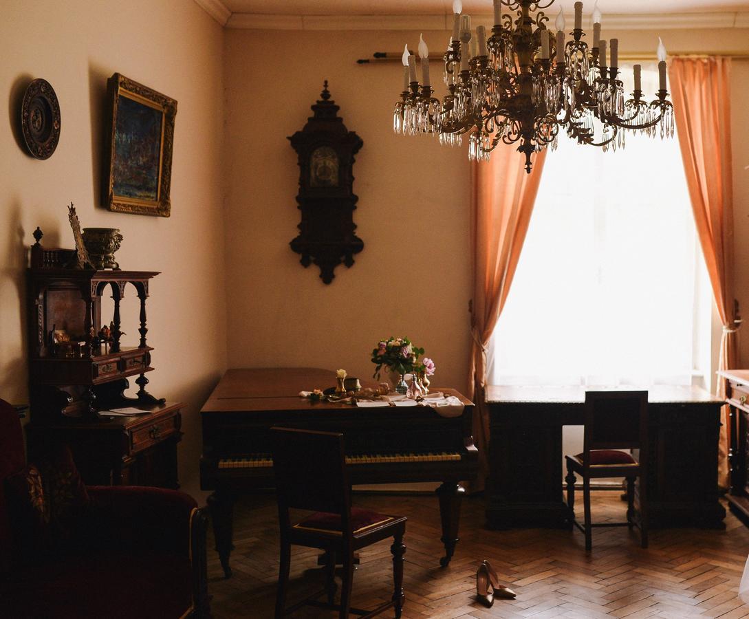 "Eva Stories" Movie Apartment On Rynok Square Львов Экстерьер фото
